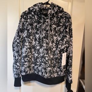 Athleta Womens Sherpa size Medium BNWT retails $119